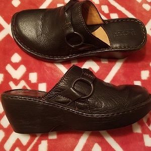 EUC! LADIES, SIZE 7M, BORN, CLOGS